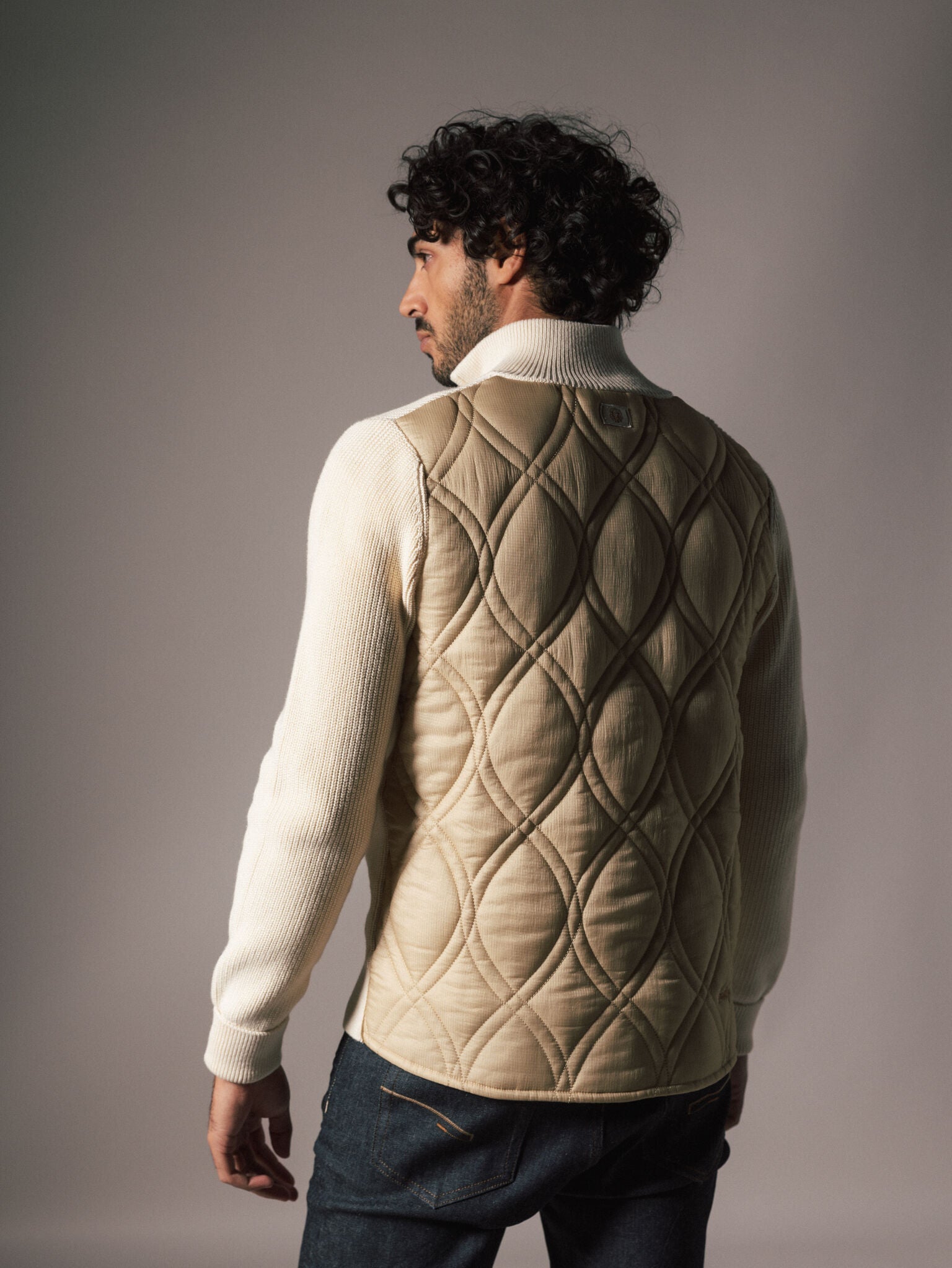 Modelshot / Offwhite / Detail